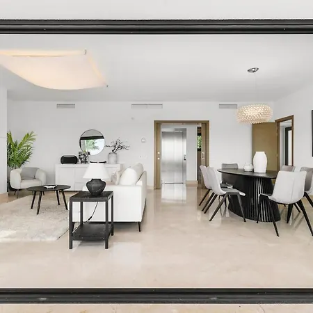 Newly Built 4 Bdrm Stunning With Pool *