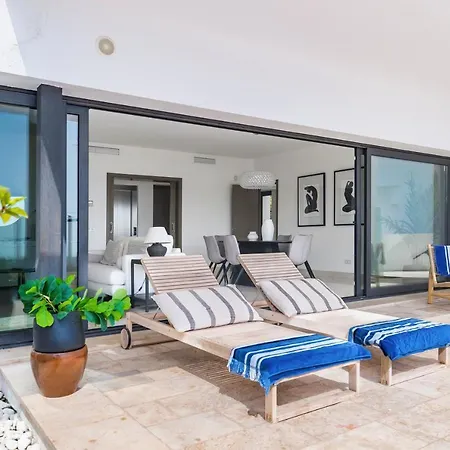 Newly Built 4 Bdrm Stunning With Pool