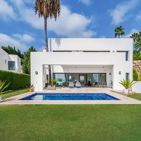 Newly Built 4 Bdrm Stunning With Pool Διαμέρισμα *
