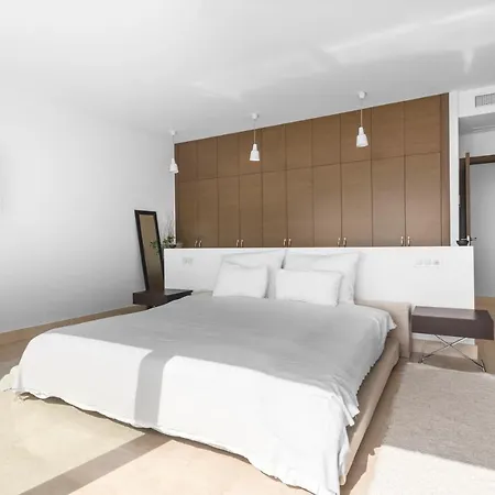 Διαμέρισμα Newly Built 4 Bdrm Stunning With Pool *