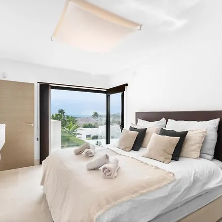 Διαμέρισμα Newly Built 4 Bdrm Stunning With Pool *