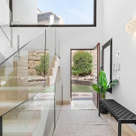 Newly Built 4 Bdrm Stunning With Pool