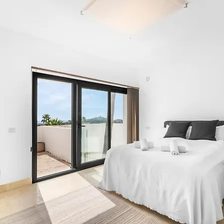 Newly Built 4 Bdrm Stunning With Pool Διαμέρισμα