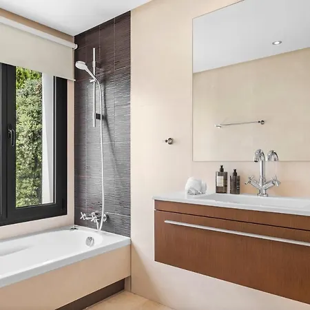 Διαμέρισμα Newly Built 4 Bdrm Stunning With Pool Εστεπόνα