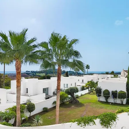 Newly Built 4 Bdrm Stunning With Pool Εστεπόνα