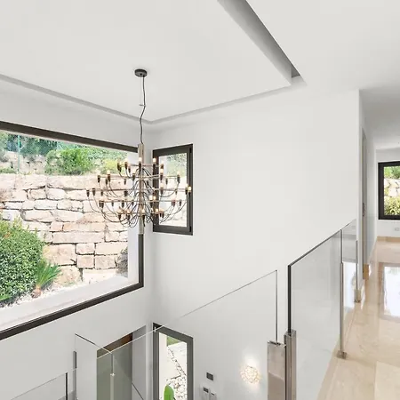 Newly Built 4 Bdrm Stunning With Pool