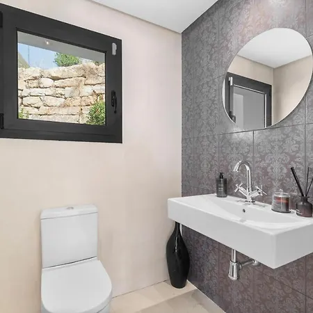 Διαμέρισμα Newly Built 4 Bdrm Stunning With Pool *